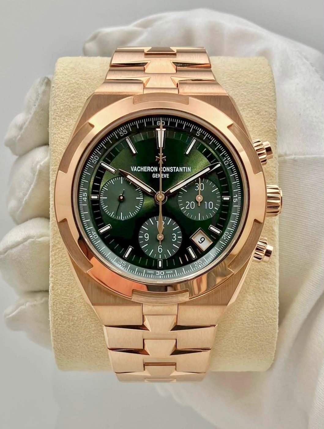 Vacheron Constantin Overseas Chronograph, rose gold, green dial — in stock at KC Watch Trading